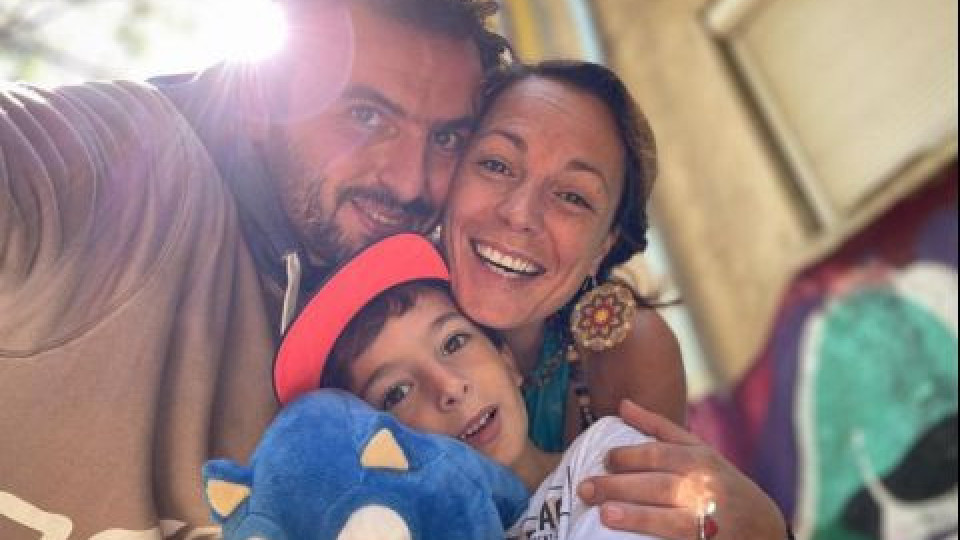 Тъжно: Зоран Петровски прегръща новата си любима на морето! (заряза Силвия Петкова и сина им - СНИМКИ)