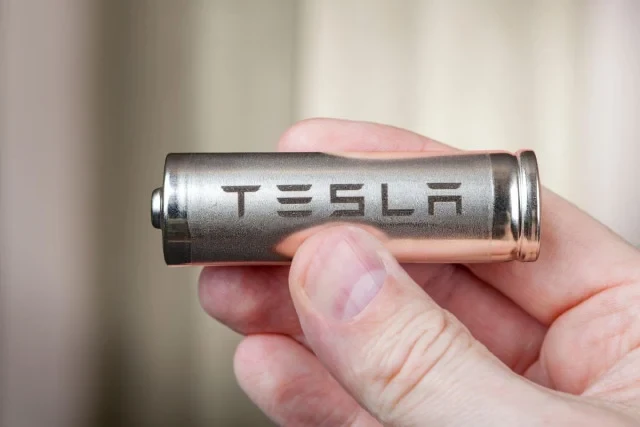 Ето колко струва смяната на батерията на електрическите коли Tesla