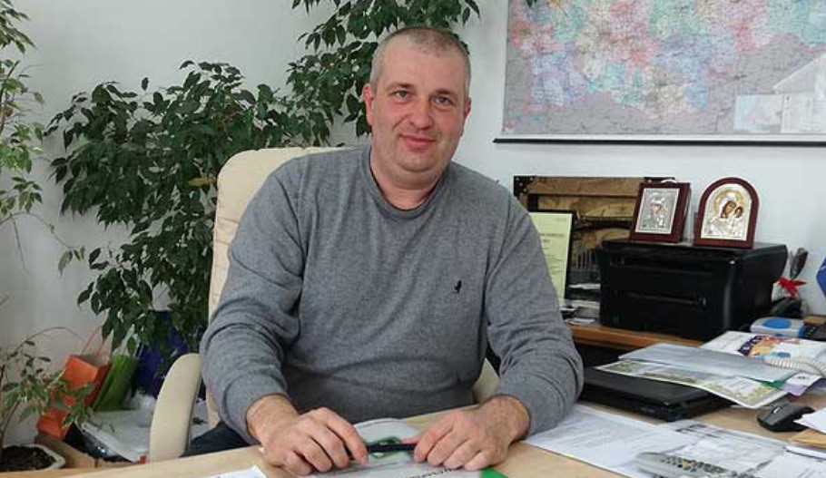 Калоян Илиев, кмет на Ихтиман прави ремонтира за 350 хил. лв. 2 тротоара (СНИМКИ) - Снимка 2