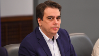 Асен Василев ремонтира държавна вила