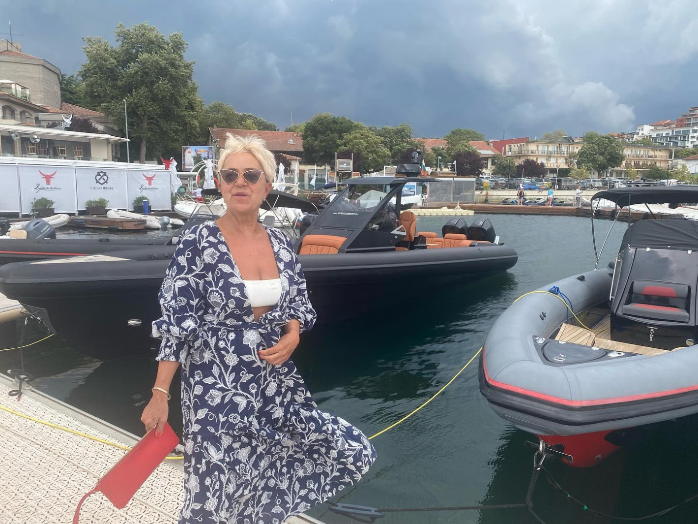 Като морска сирена: Кристина Патрашкова разголи прелести на морето! (вижте я по бюстие и по бански - СНИМКИ)