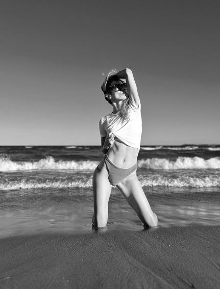 Луиза Григорова без дрехи – живи мощи (Актрисата шашна с анорексично тяло – Снимки)