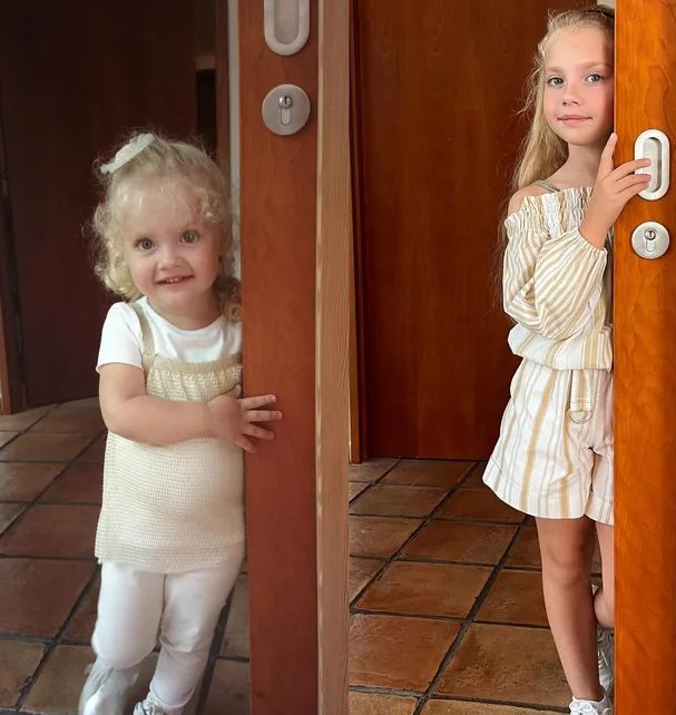 Алла Пугачова и Максим показаха 9-годишната Лиза (Момичето расте като копие на майка си – Снимки)