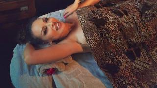 Без дрехи и в ръцете на друга жена: Ето я Ивана