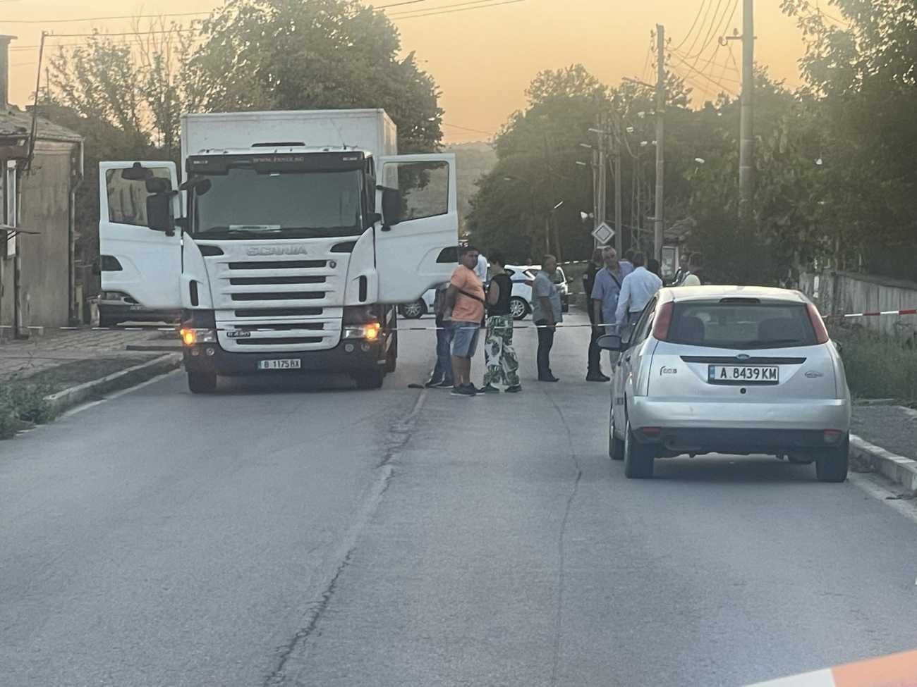 Камион уби 6-годишно дете в село Прилеп, роднини пребиха шофьора, открит е мъртъв