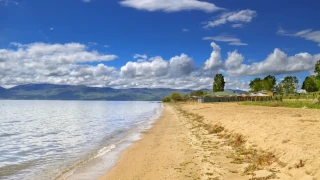 Защо най-известният плаж в Северна Македония стои празен