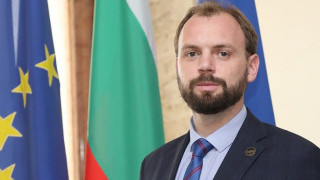 НАГЛИТЕ от Демократична България: Съветник на Тагарев буйства в „Пирогов“ – за да вкара своето дете в шокова зала, вади друго (УНИКАЛНИ СНИМКИ)