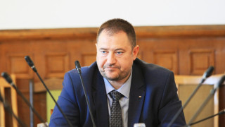 Съден за корупция агитира за Васил Терзиев. Залепи се за екипа му като кърлеж
