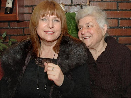 Леле, мале: Обичаната Мими Иванова си "смени лицето" на 77! (как ви се струва и ще я познаете ли - СНИМКИ)