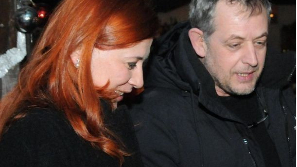 Горката жена: Вижте на какъв тормоз подлага съпругата си ерудираният Михаил Билалов! (ПАПАРАШКИ СНИМКИ)