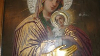 Богородица с отчупения пръст помага на бездетни