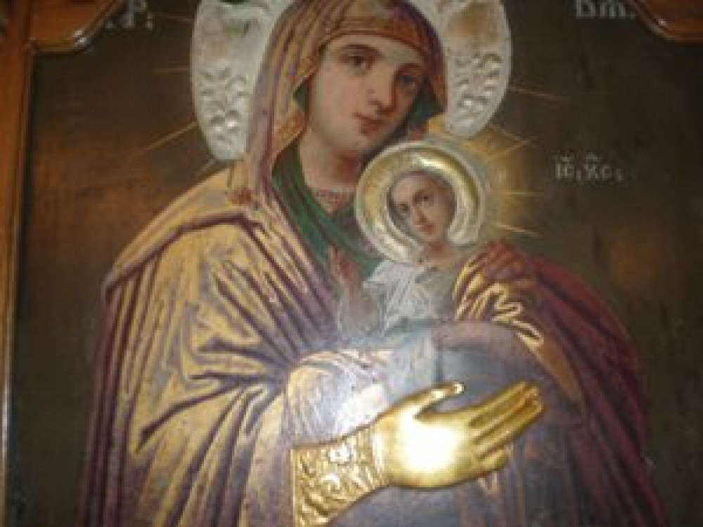 Богородица с отчупения пръст помага на слепи и бездетни