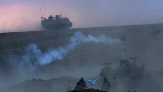 Израел нанесе удари по Сирия, но армията все още не е влязла в Ивицата Газа