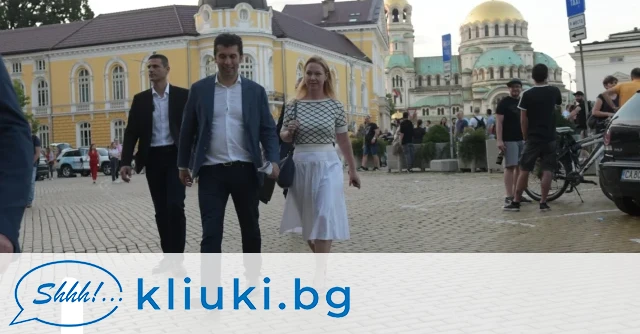 Съпредседателят на Продължаваме промяната Кирил Петков и съпругата му Линда
