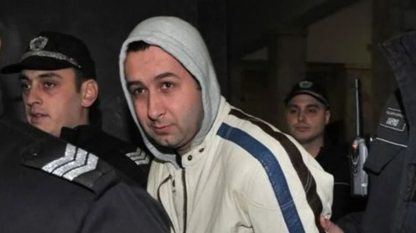 Релето от „Наглите“ краде брутално коли, правейки се на таксиметров шофьор