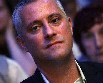 Провал като политик, провал като мъж! Изхвърлиха „държанката“ Божидар Лукарски от САЩ, върна се опозорен