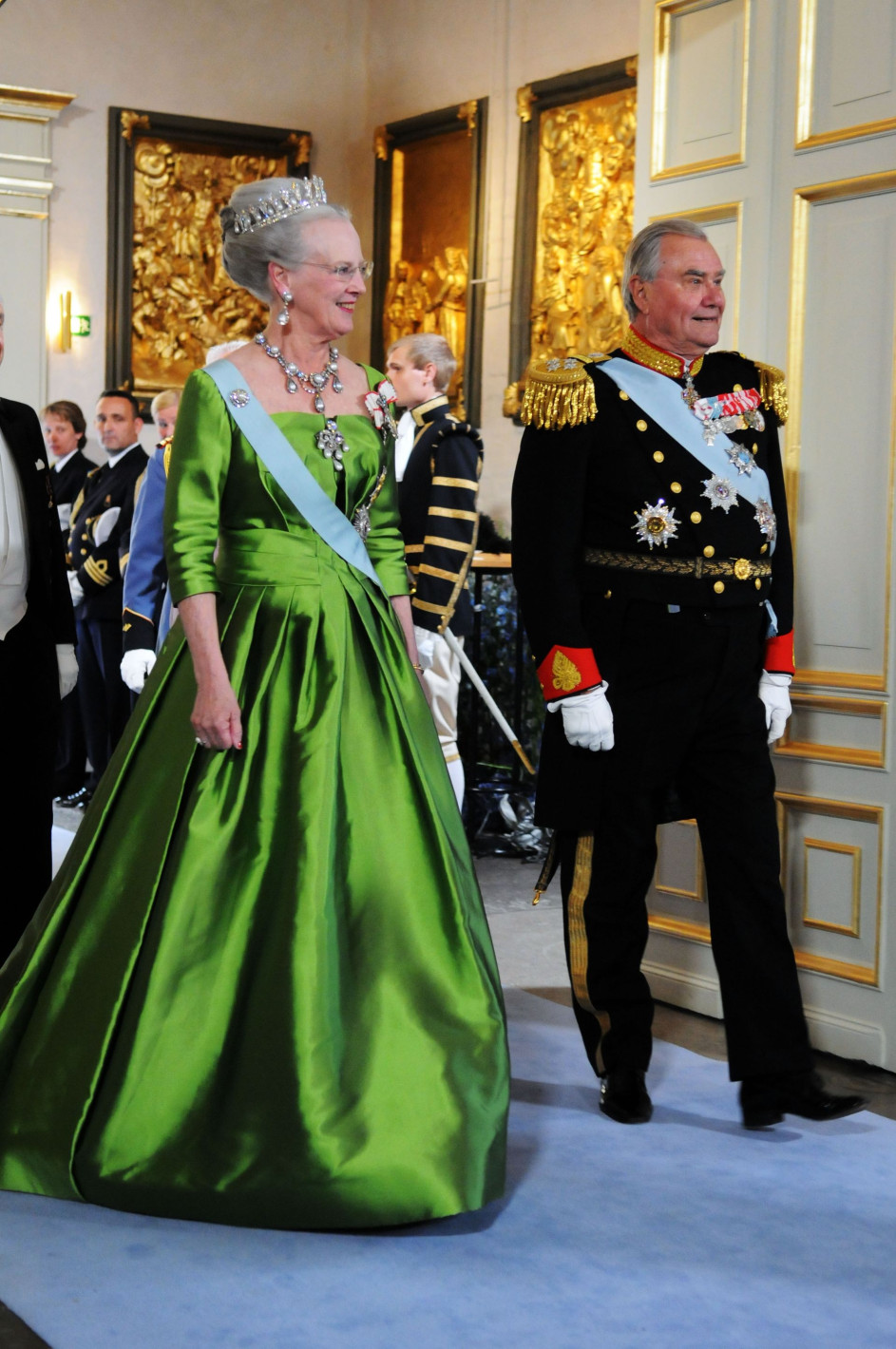 Кралицата на Дания абдикира, за да спаси короната и брака на сина си - Снимка 5