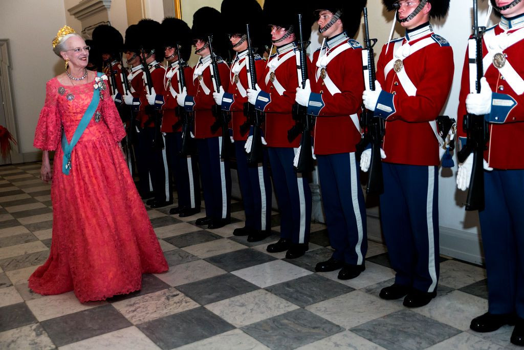 Кралицата на Дания абдикира, за да спаси короната и брака на сина си - Снимка 6
