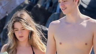 Интернет потребители оплюха гаджето на сина на Бритни Спиърс: Млада пък с увиснал бюст и целулит – Снимки)