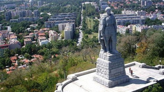 Премахването на Альоша в Пловдив невъзможно?