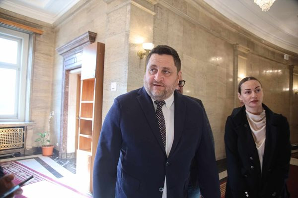 Скандал! Не жертва, а клиент – гръцкият бизнесмен Йоаким Каламарис потърсил Нотариуса за да отнеме незаконно къщата на възрастна жена