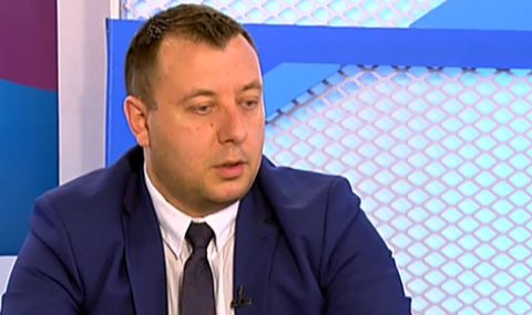 Депутат тарикат от „Възраждане“ е наследникът на Каракачанов в бизнеса с паспортите