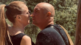 Между чука и наковалнята: Родителите на Емо Чолаков на нож с новата му жена (Още за скандала)