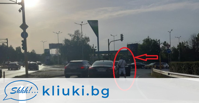 Собственик на Мазерати се облекчи на светофар в София видя