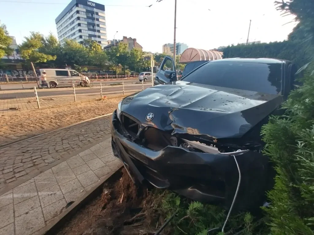 Извънредно! Петима, сред които и две деца, са пострадали след тежка катастрофа в София (СНИМКИ / ВИДЕО / ОБНОВЕНА)