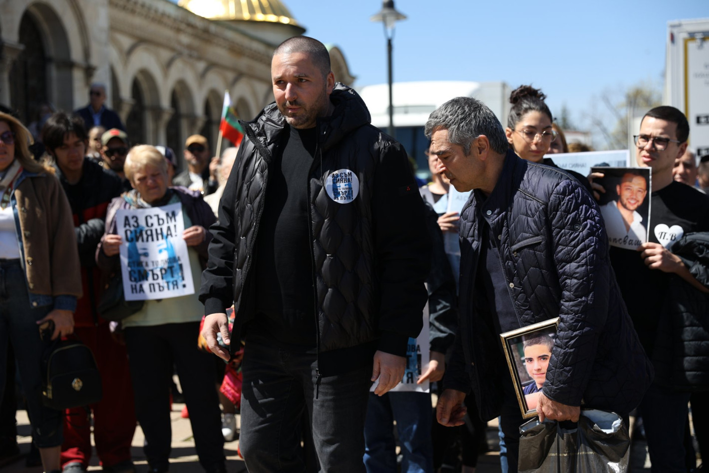 Хиляди се събраха пред "Св. Александър Невски" на протест в памет на Сияна