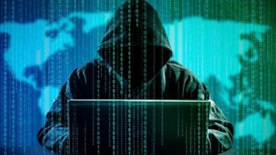 Newsweek: Анонимни хакери твърдят, че са публикували 10 терабайта секретни данни за Русия и Тръмп