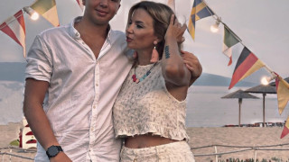 ЛЕШ!! Ирина Тенчева се къса да се прави на интелектуалка, а абитуриентът й Спас друса гьобеци пред храм „Св. Александър Невски“! (СНИМКИ)