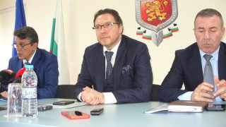 Нещо се мъти: Шефовете на МВР отлетяха за САЩ