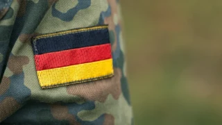 Германия все по-близо до задължителна военна служба