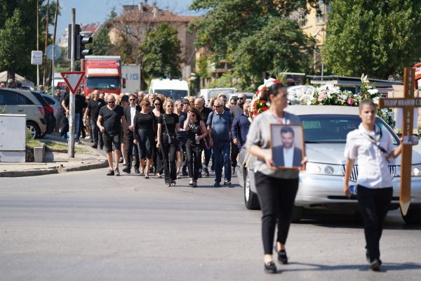 Ексклузивно в kliuki.bg: In Memoriam! Простихме се с Тодор Славков – една легенда между две епохи