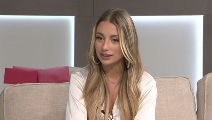 Михаела Маринова разви фиксация: Толкова драпа да е секси, че влиза в ЧАЛГАТА! (потребители я РАЗМАЗАХА – ВИЖ ТУК)