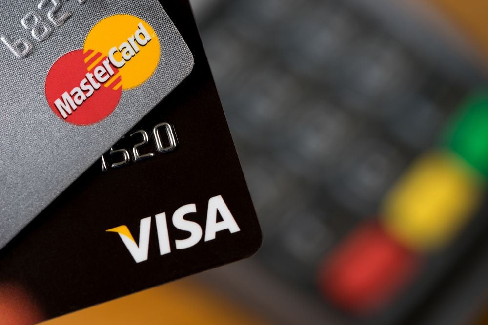 Клиенти на голяма българска банка остават без достъп до карта Visa