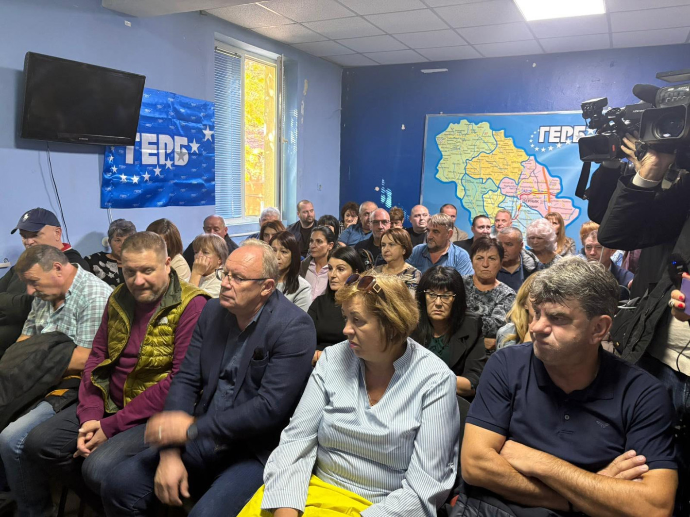 След рейда на ГЕРБ по места: Атака към министри на БСП и ИТН, не искат избори, а Борисов - премиер
