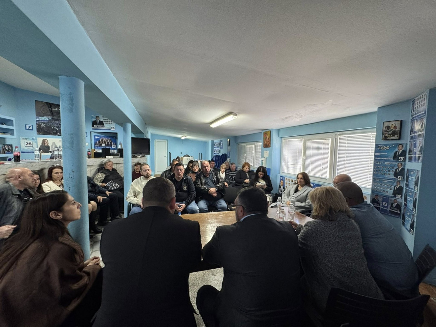 След рейда на ГЕРБ по места: Атака към министри на БСП и ИТН, не искат избори, а Борисов - премиер