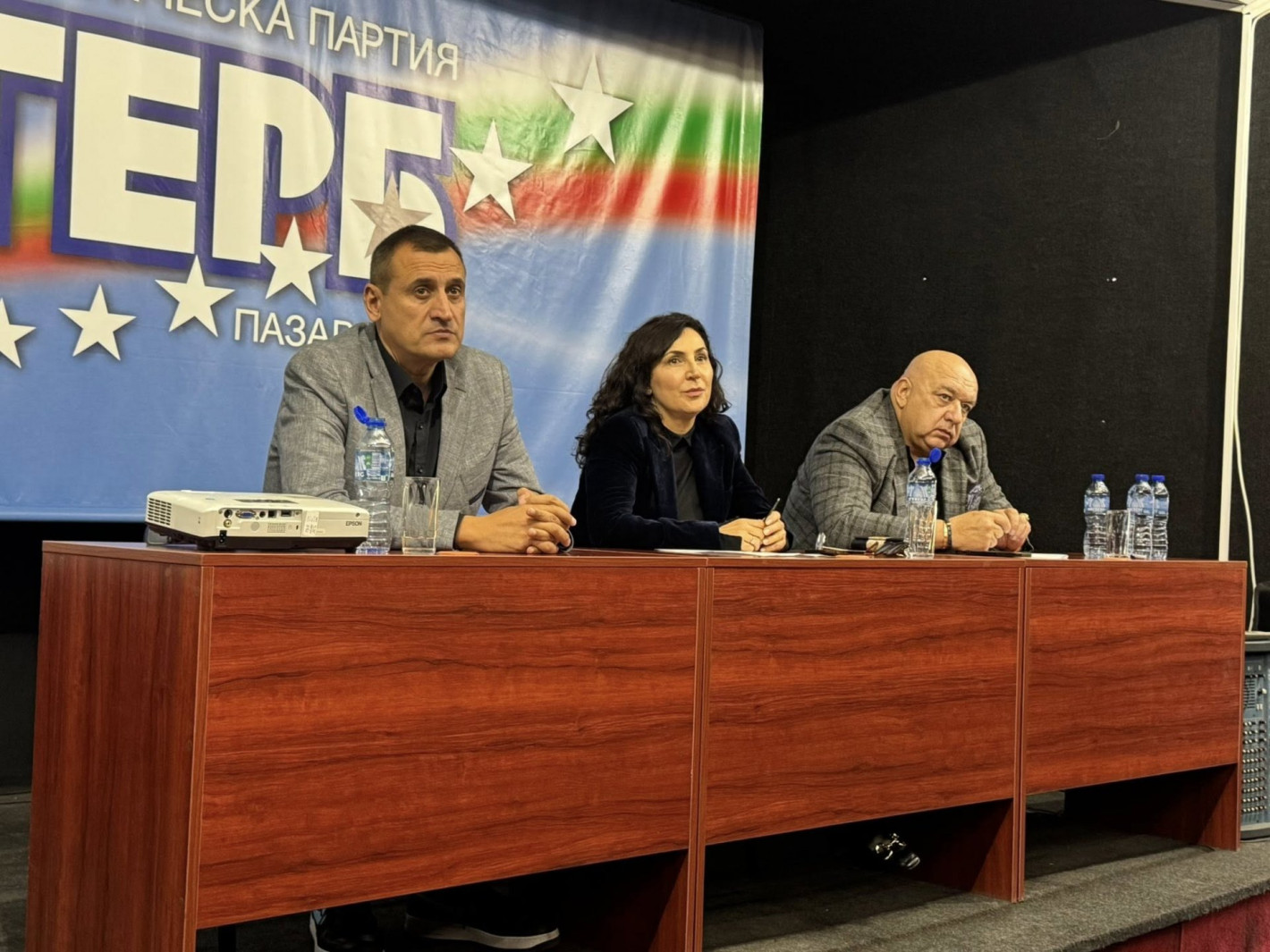 След рейда на ГЕРБ по места: Атака към министри на БСП и ИТН, не искат избори, а Борисов - премиер