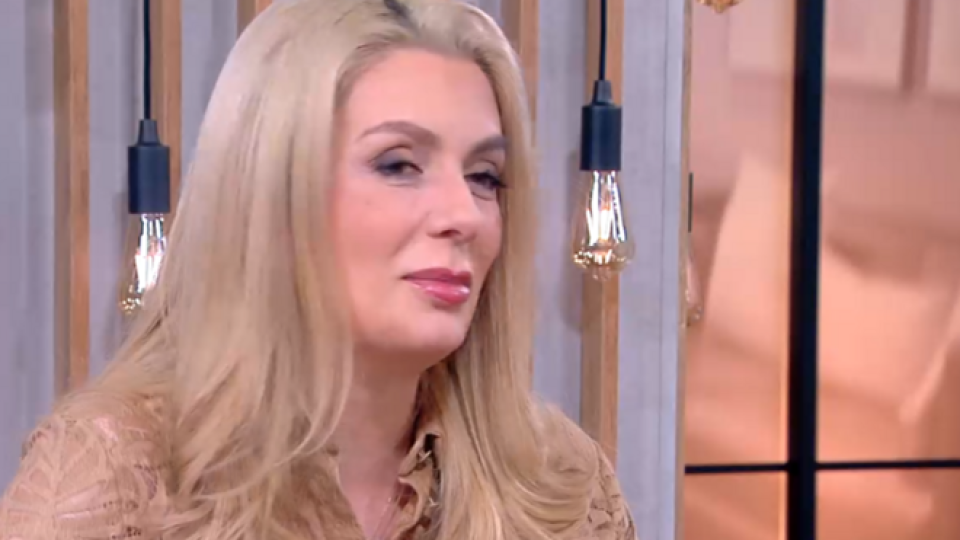 Само след 2 седмици на екран: bTV връчи ПЪТНИЯ ЛИСТ на Венета Райкова, тя е аут от "Преди обед"! (блондинката бясна)
