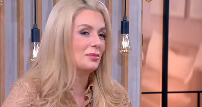Само след 2 седмици на екран: bTV връчи ПЪТНИЯ ЛИСТ на Венета Райкова, тя е аут от "Преди обед"! (блондинката бясна)