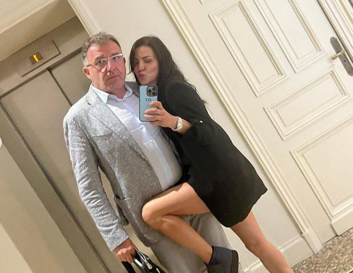 Горкият!! Възрастният мъж на Деси Цонева зоби виагра като невидял: Тя го кара да я повтаря и потретва! (още подробности)