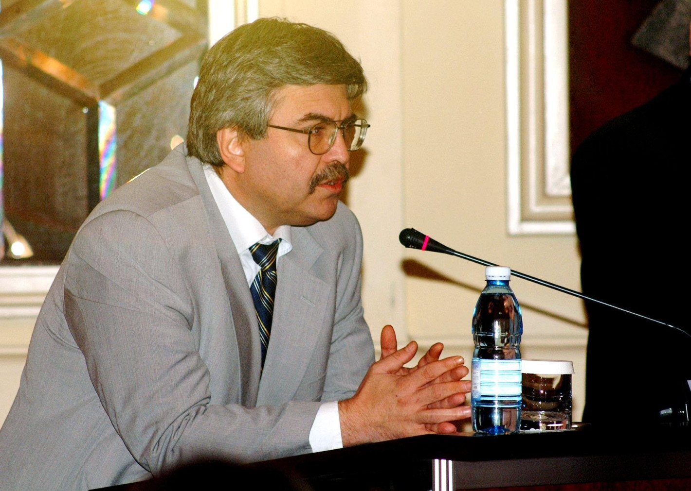 Починал е финансистът Емил Хърсев