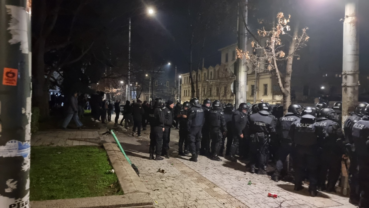 ГОРЕЩО РАЗКРИТИЕ! Радев окървави протеста през синчето на Бобоков