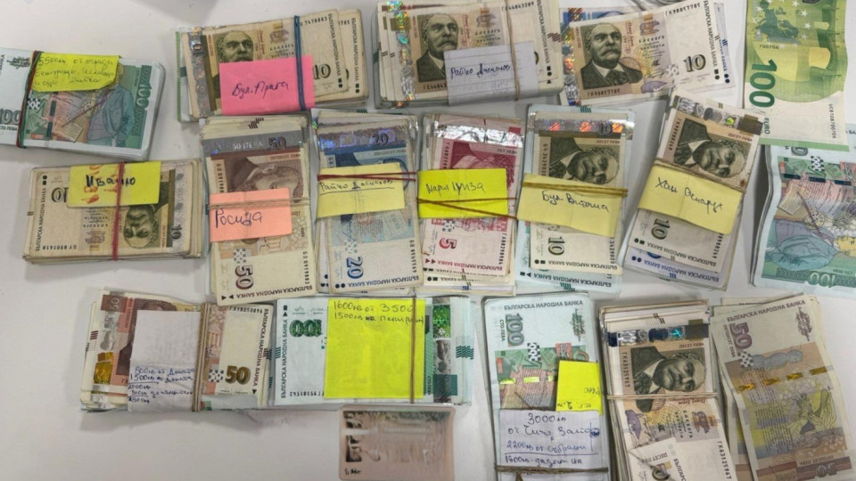 МВР показа пачките пари у задържан на протеста и как трошат патрулка (снимки/видео)