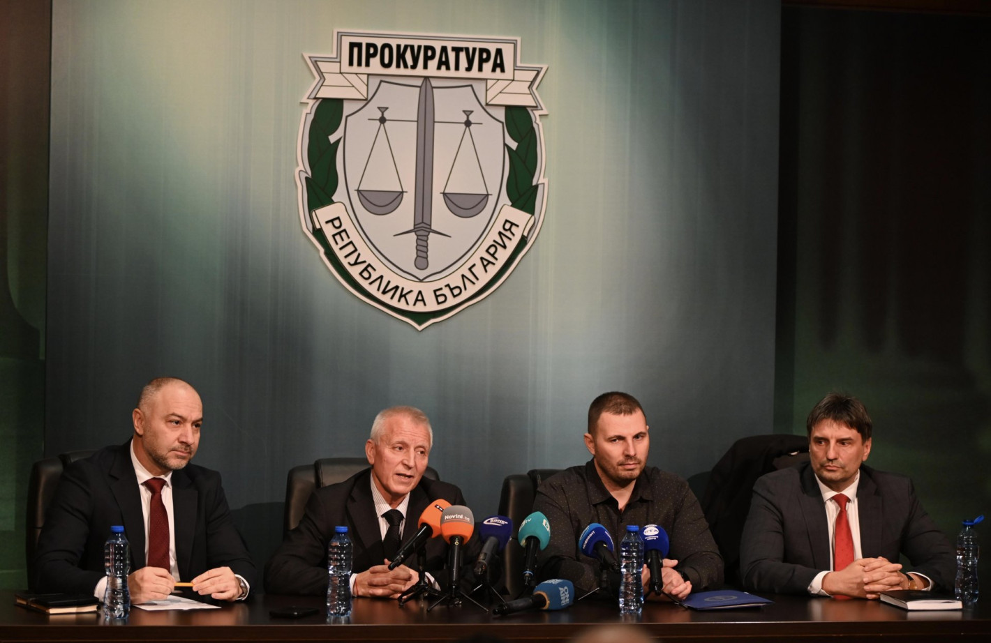 Шефът на Пето РПУ и двама полицаи били част от престъпна група за дрога, палежи и подкупи