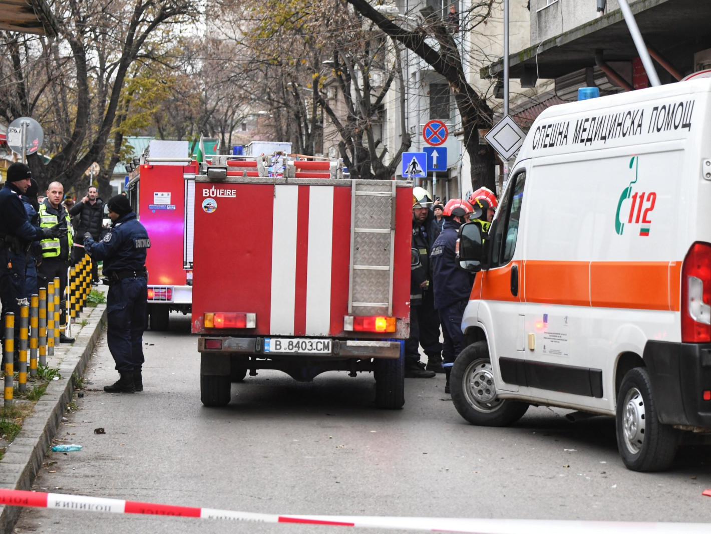 Шофьор помете пешеходци на тротоар в центъра на Варна, има загинали (снимки)
