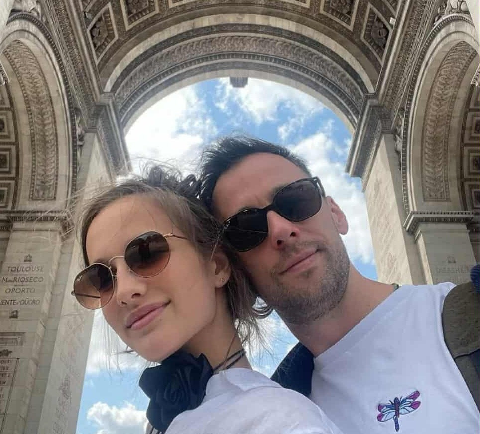 Проста, та дрънка!! Киара: Пожелавам си много хитачки, много пачки и мъж с роза само за мен! (а един пъпеш не може да нареже – ВИЖ ТУК)
