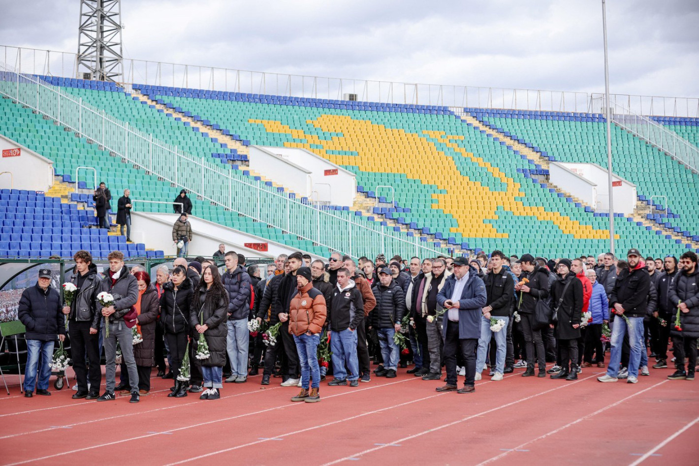 Хиляди се преклониха пред легендата Димитър Пенев (галерия)